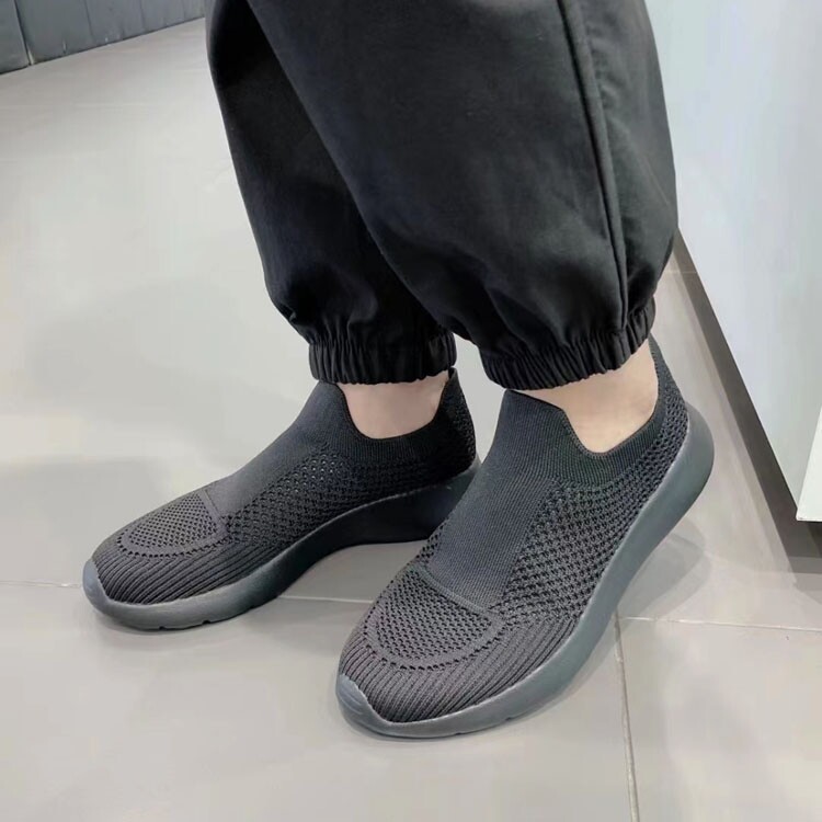 Walking shoes old floating socks shoes one foot lazy sports shoes mesh super light comfortable men and women's shoes