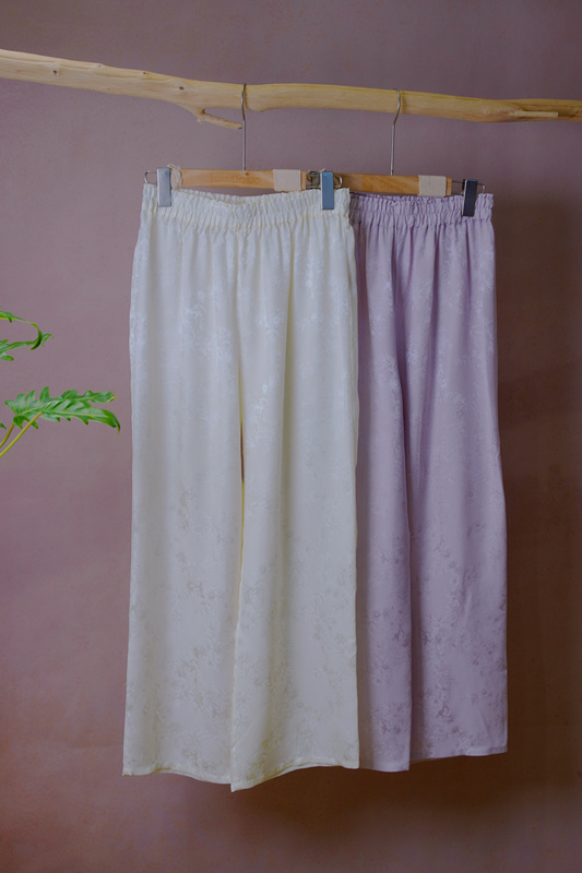 Dara Silk [Narrow Straight-Leg Pants] Perfectly Crafted from Fine Silk with Small Holes, Versatile Straight-Leg Pants