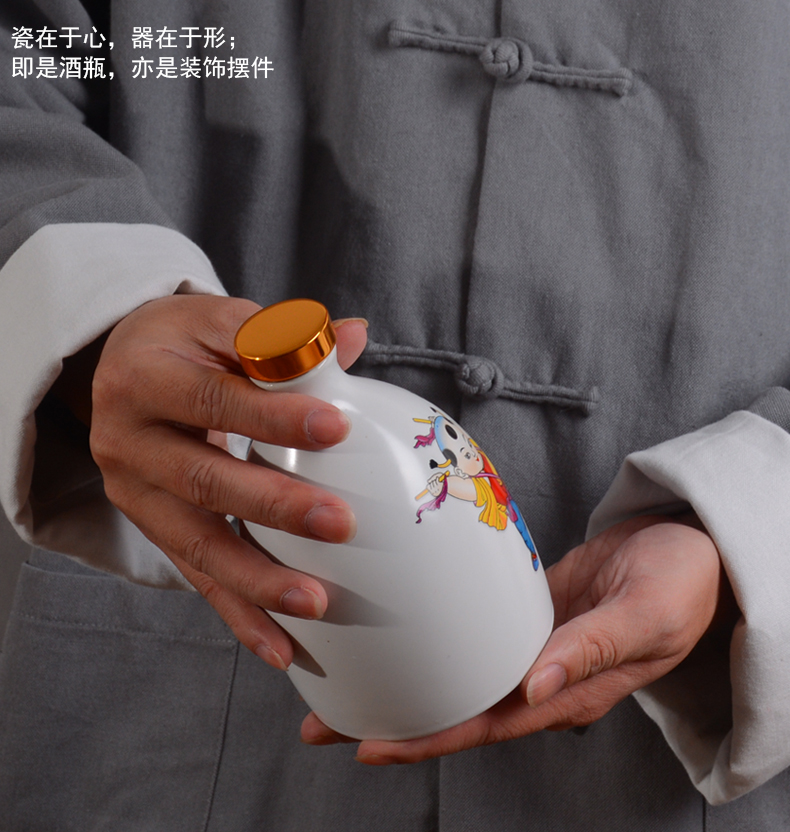 An empty bottle of jingdezhen ceramics with gift box half jins to seal wine jars with antique hip creative liquor as cans