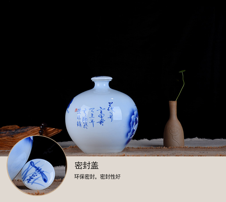 Jingdezhen blue and white mercifully hand - made ceramic bottle to collect the empty bottles of wine jar bottle storage bottle 5 jins of 10 jins