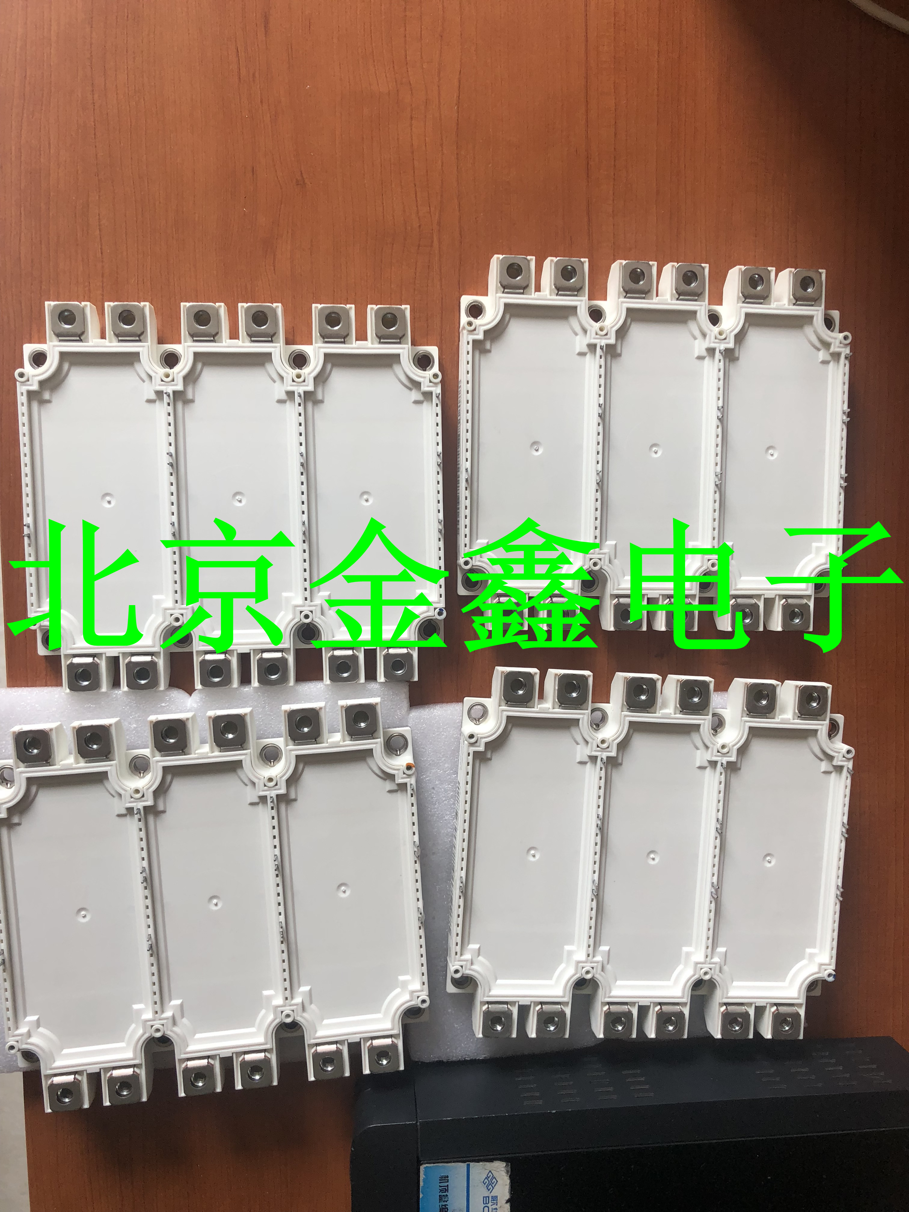 FS450R17KE3 FS450R17KE3 and the FS450R12KE3 brand new machine-detached. 