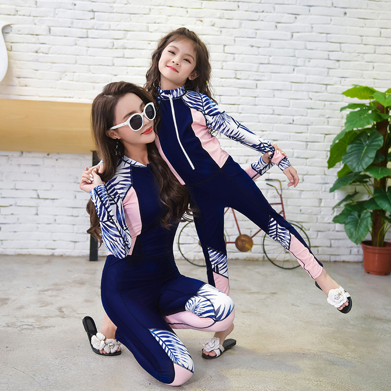 Parent-child swimsuit mother and daughter new CUHK virgin girl boy wetsuit Long sleeve one-piece sunscreen professional bathing suit