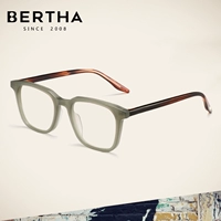 Ноги в темно-зеленой янтарной оправе (в том же стиле, что и у Даны Лю)