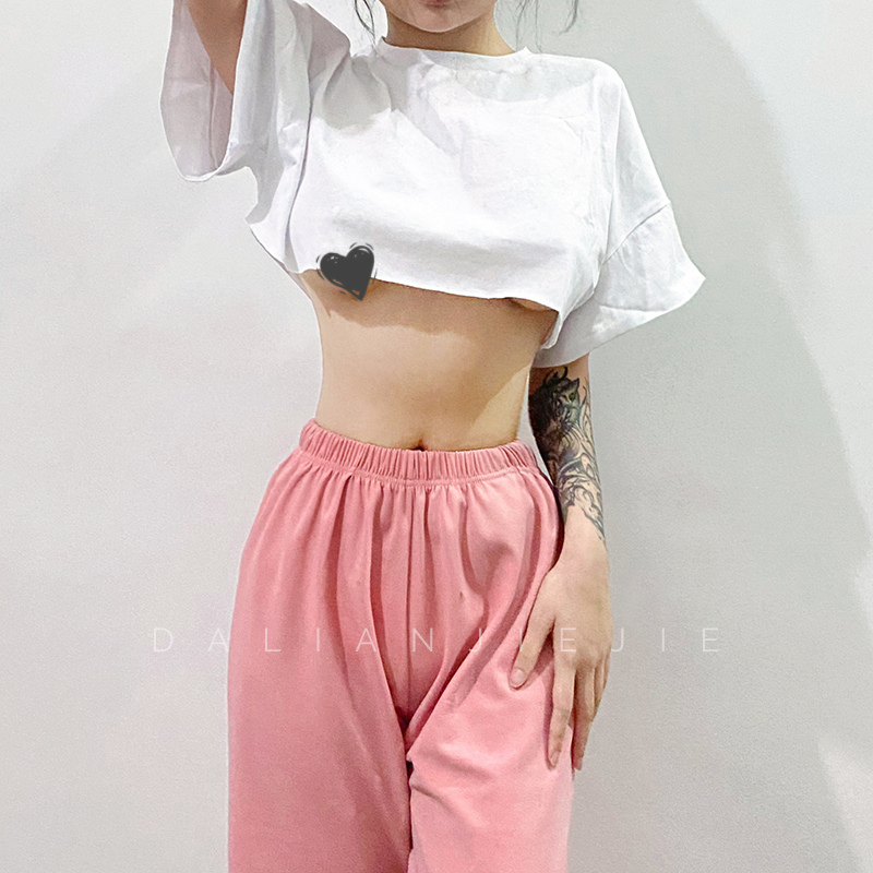 Yang Liuchan # Lift Your Hand! Be Careful with This Loose-Fitting, Straight-Cut, White Short-Sleeved T-Shirt for Women, Plus Size, with Exposed Midriff and Ultra-Short Length.