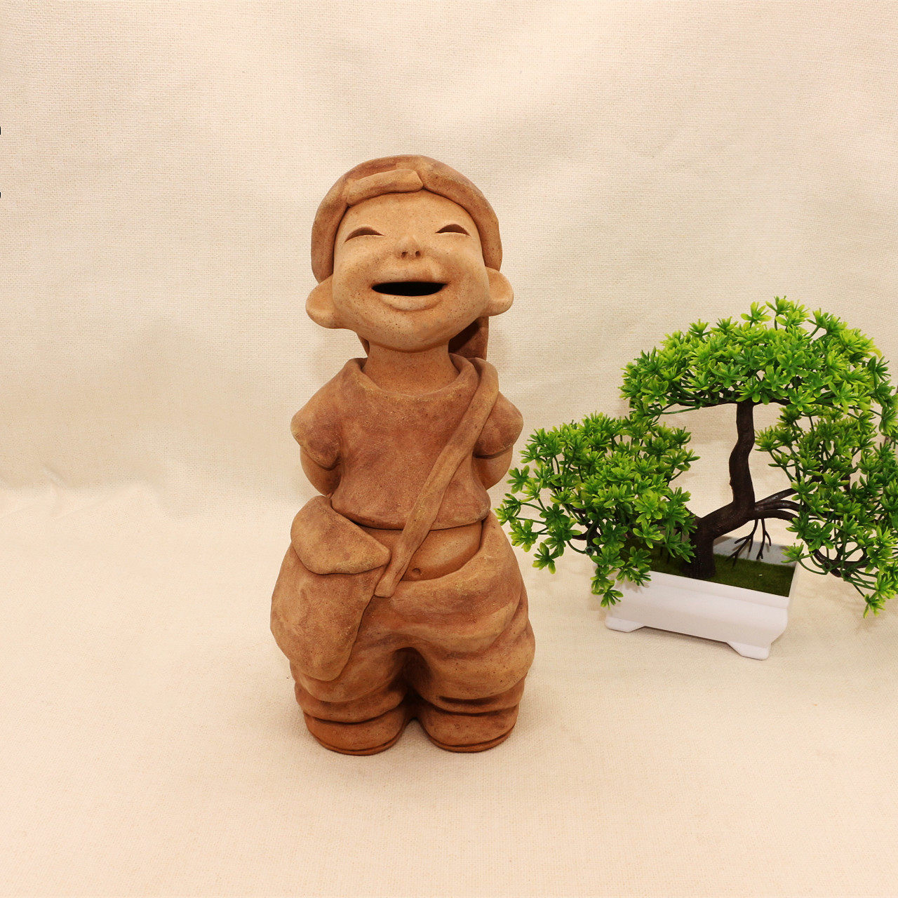 Hand - made ceramic mud characters set up ceramic dolls hotel decoration small crooked cap pottery