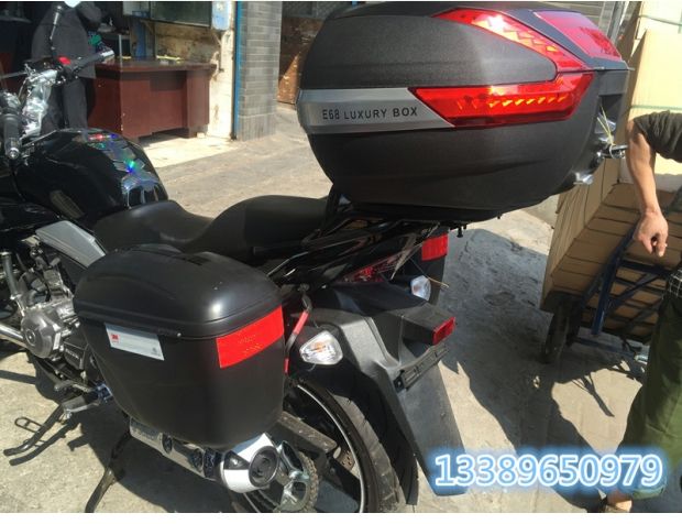 Qianjiang Benelli BJ125-3E nhỏ tyrannosaurus hộp đuôi hộp nhỏ tyrannosaurus đuôi hộp bên hộp nhanh chóng phát hành bên hộp hộp đuôi - Xe gắn máy phía sau hộp thùng hông xe máy