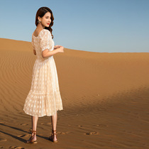 2022 new summer holiday small frescoed womens dress French style wave-point square collar cashew slim dress Mori with gentle wind