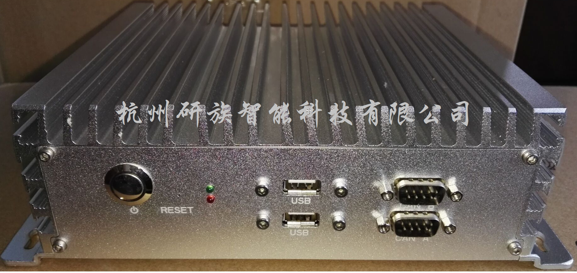 Fanless embedded car CAN industrial computer multi-network interface I3 I5 I7 CAN industrial computer video collection