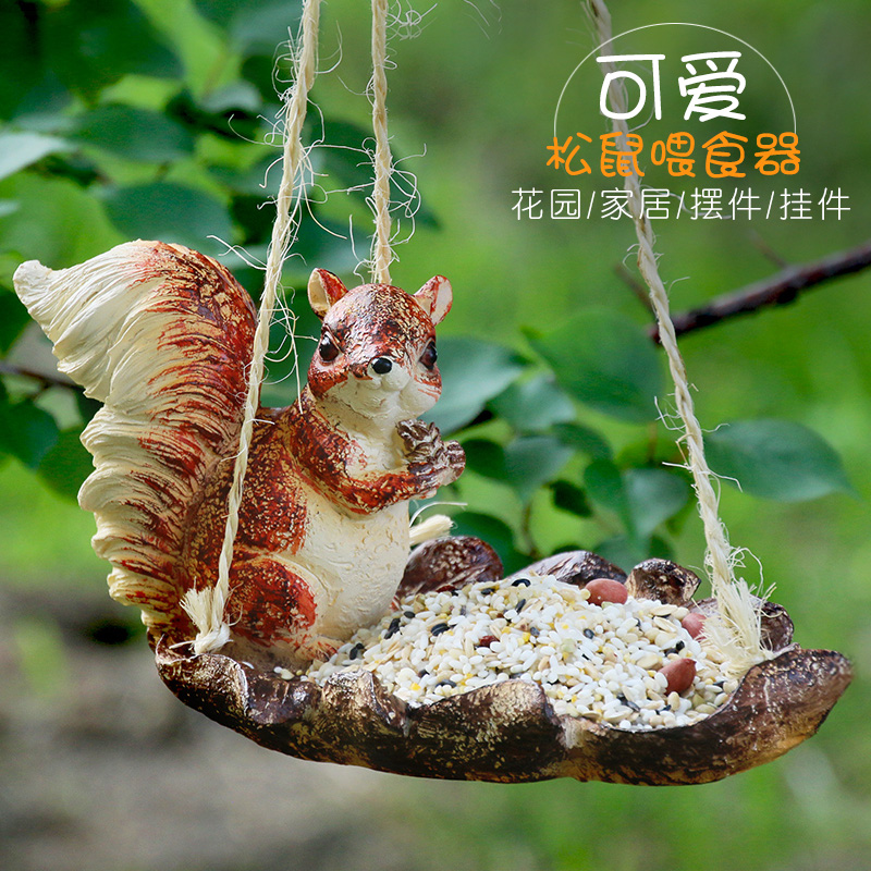 Creative hemp rope hanging squirrel feeder Garden decoration Garden ornaments Snack plate Kindergarten resin sculpture