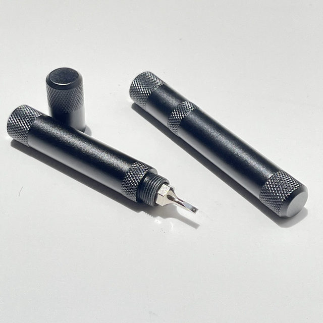 Mini portable chrome vanadium steel magnetic type flat-screwdriver