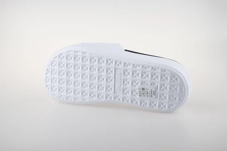 Nền tảng Puma / Puma Giày đế bệt màu đen và trắng của phụ nữ Giày dép giản dị 366121-01 / 04 - Dép thể thao dép louis vuitton