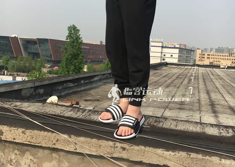 Adidas Superstar 5 Gam màu đen và trắng Velcro người đàn ông đệm thể thao giản dị dép đi trong nhà AC8325 dép adidas