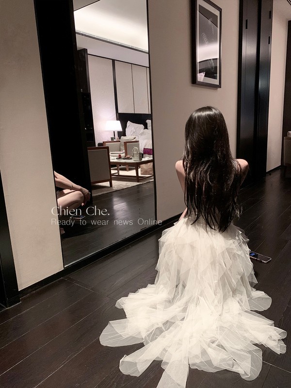 Chien, a Light Luxury and High-End Brand, Offers a Birthday Dress, a Princess-Style White Mesh Strap Dress, and a Long Dress for Women Chien, a Light Luxury and High-End Brand, Offers a Birthday Dress, a Princess-Style White Mesh Strap Dress, and a Long Dress for Women
