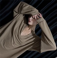 Глубокий хаки V -neck