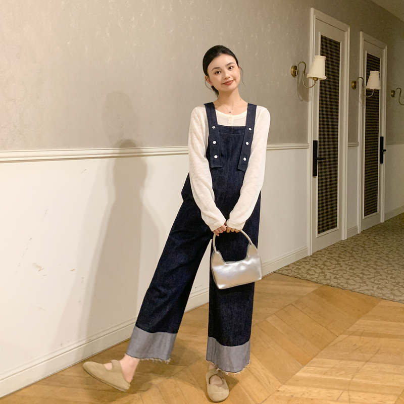 Zma Stylish and Age-Reducing Maternity Overalls Set, New Autumn Sun-Protective Knitted Top and Maternity Jeans
