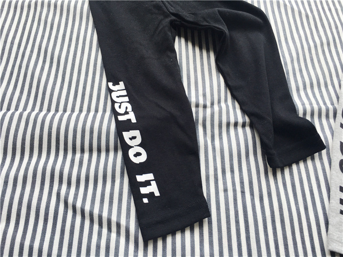 Quần mùa thu đông cộng với quần legging nhung không được trả lại quần nỉ bé gái
