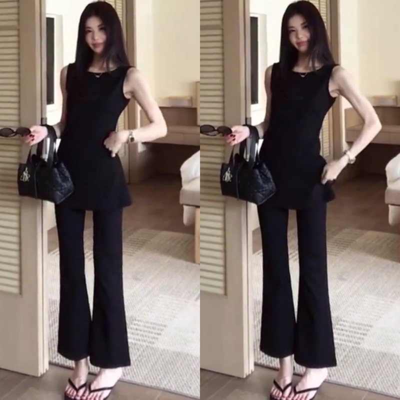 Cool and Stylish Summer Outfit for Women, Slim-Fit Sleeveless Tank Top and Casual Pants, Fashionable and Versatile Two-Piece Set Cool and Stylish Summer Outfit for Women, Slim-Fit Sleeveless Tank Top and Casual Pants, Fashionable and Versatile Two-Piece Set