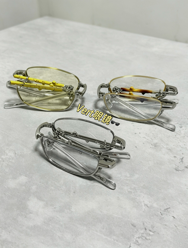 Vert Folding Glasses from the Same Series as Yu Shi's Vegetable Collection, Square Half-Frame Plain Glasses, Silver Metal, Can Be Customized with Prescription Lenses, Trendy Vert Folding Glasses from the Same Series as Yu Shi's Vegetable Collection, Square Half-Frame Plain Glasses, Silver Metal, Can Be Customized with Prescription Lenses, Trendy