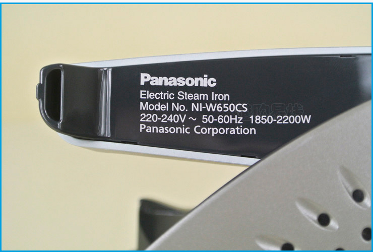 bàn ủi gc558	 Bàn ủi hơi nước cầm tay Panasonic / Panasonic NI-W650CS ban ui hoi nuoc philip