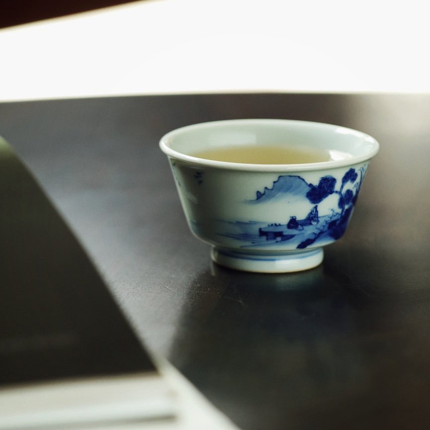 (idle and fast alive) Yunmu is in the Qinghua Kangxi landscape master's cup tasting cup