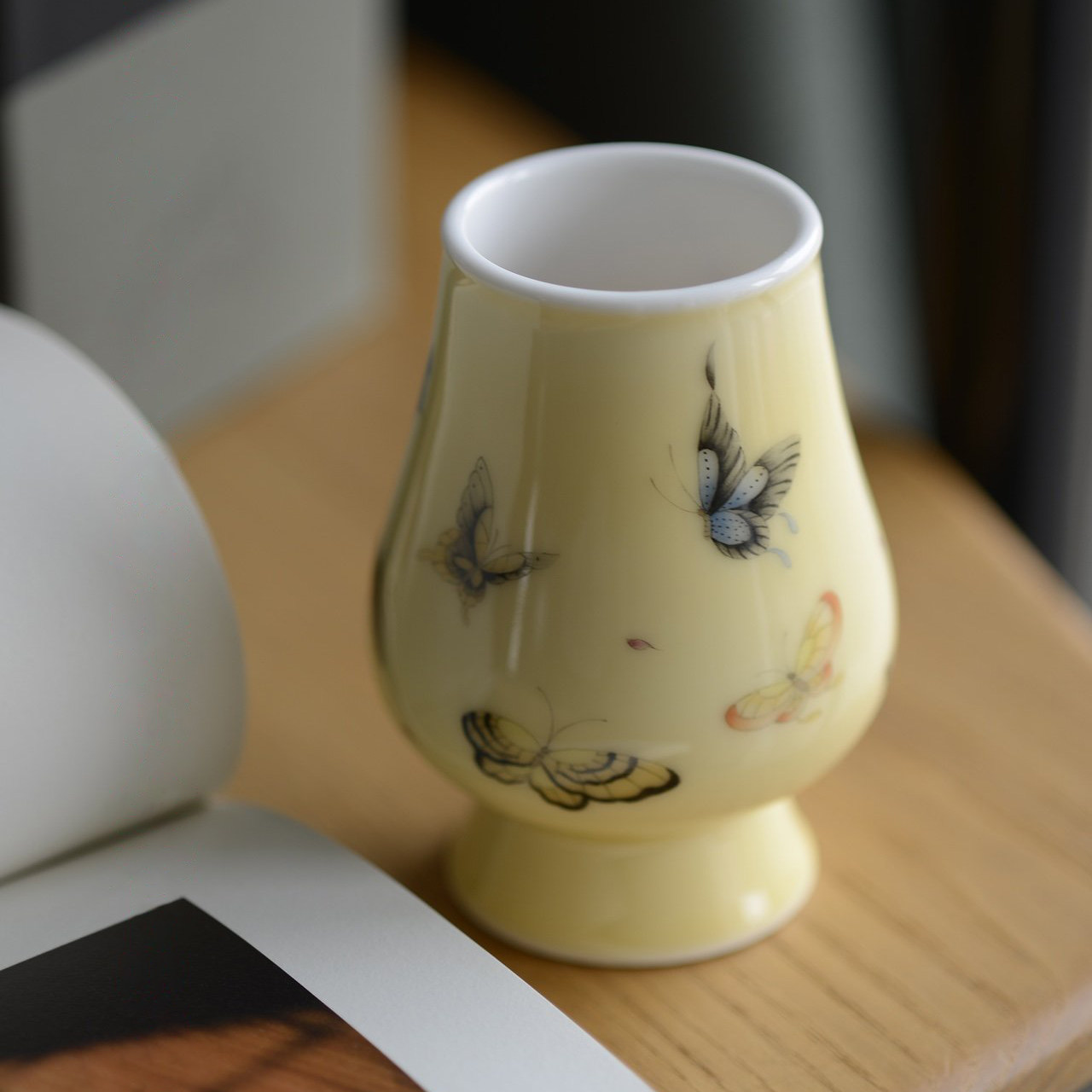 (Idle Fast) Jiu in Tong Dairy Yellow-glazed Hand Painted Butterfly Tulip with Jingdezhen Ceramic tea set