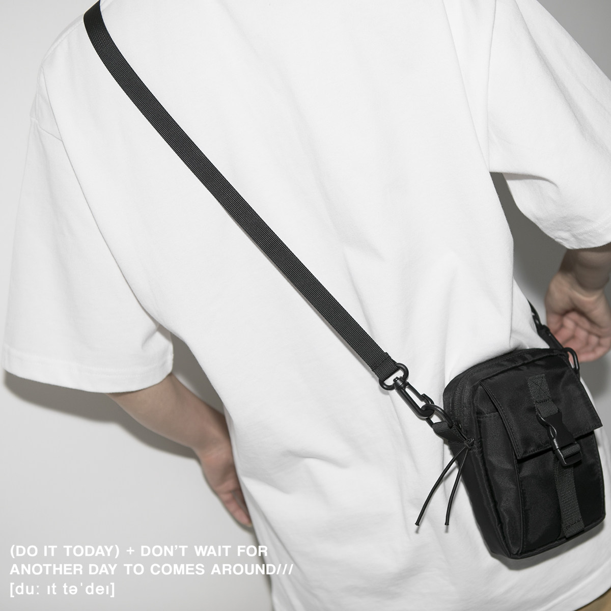 New mini casual single shoulder bag nylon slanted satchel male trampoline bag with mobile phone bag trendy light and small scapegoat