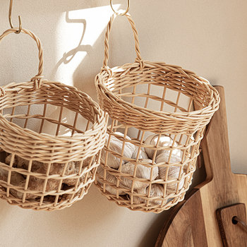 Small basket of rattan ginger and garlic storage