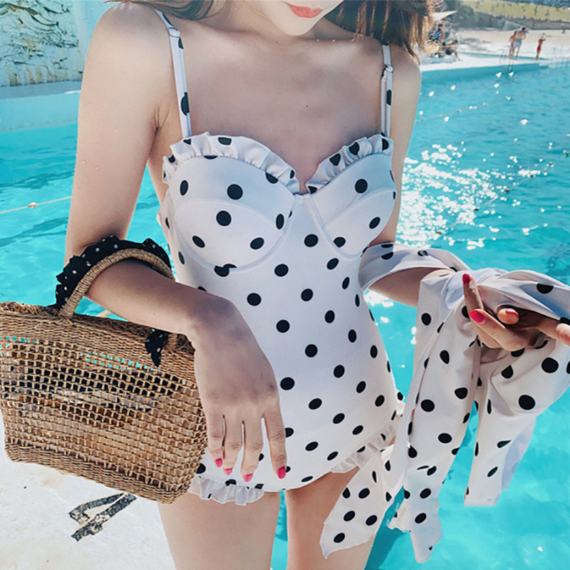 Two-piece swimsuit feminine one-piece conservative underwire swimsuit long-sleeved sunscreen Korean ins storm point cover belly to show thin