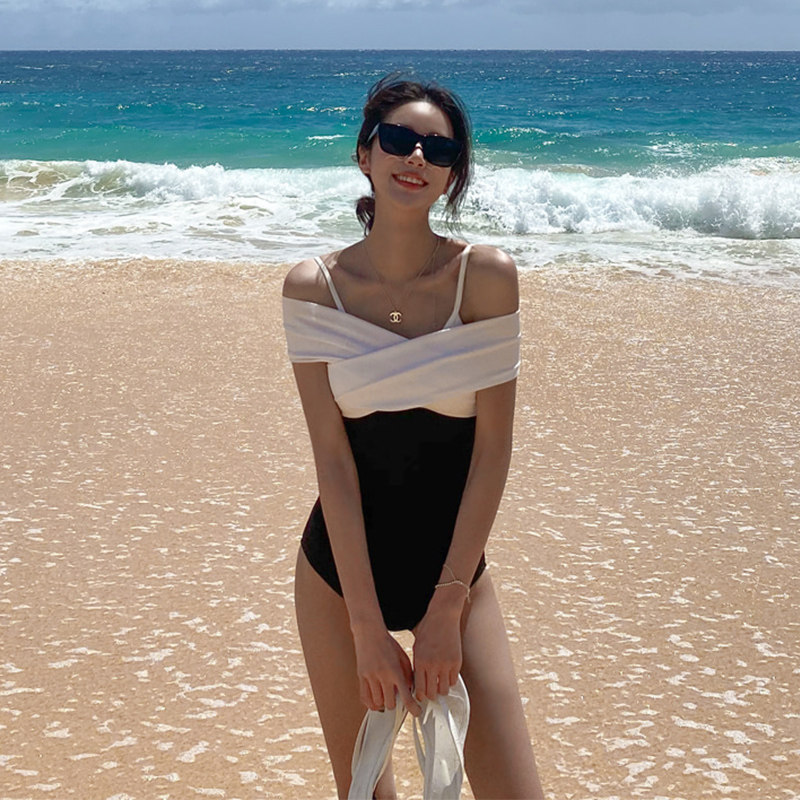 Hot spring black and white swimsuit women's one-piece cover belly to show thin sexy small chest gathered one-shoulder ins style Korean swimsuit