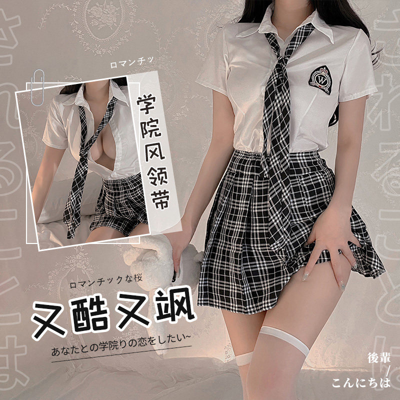 Interesting underwear female harrowing campus jk uniform tempts the cute passion set on the small chest bed in the cute passion set of pajamas pure desire