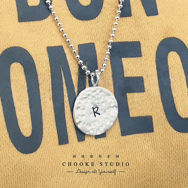 Hammer pattern round necklace irregular percussion pothole surface 925 sterling silver European and American style lettering male and female couple necklace