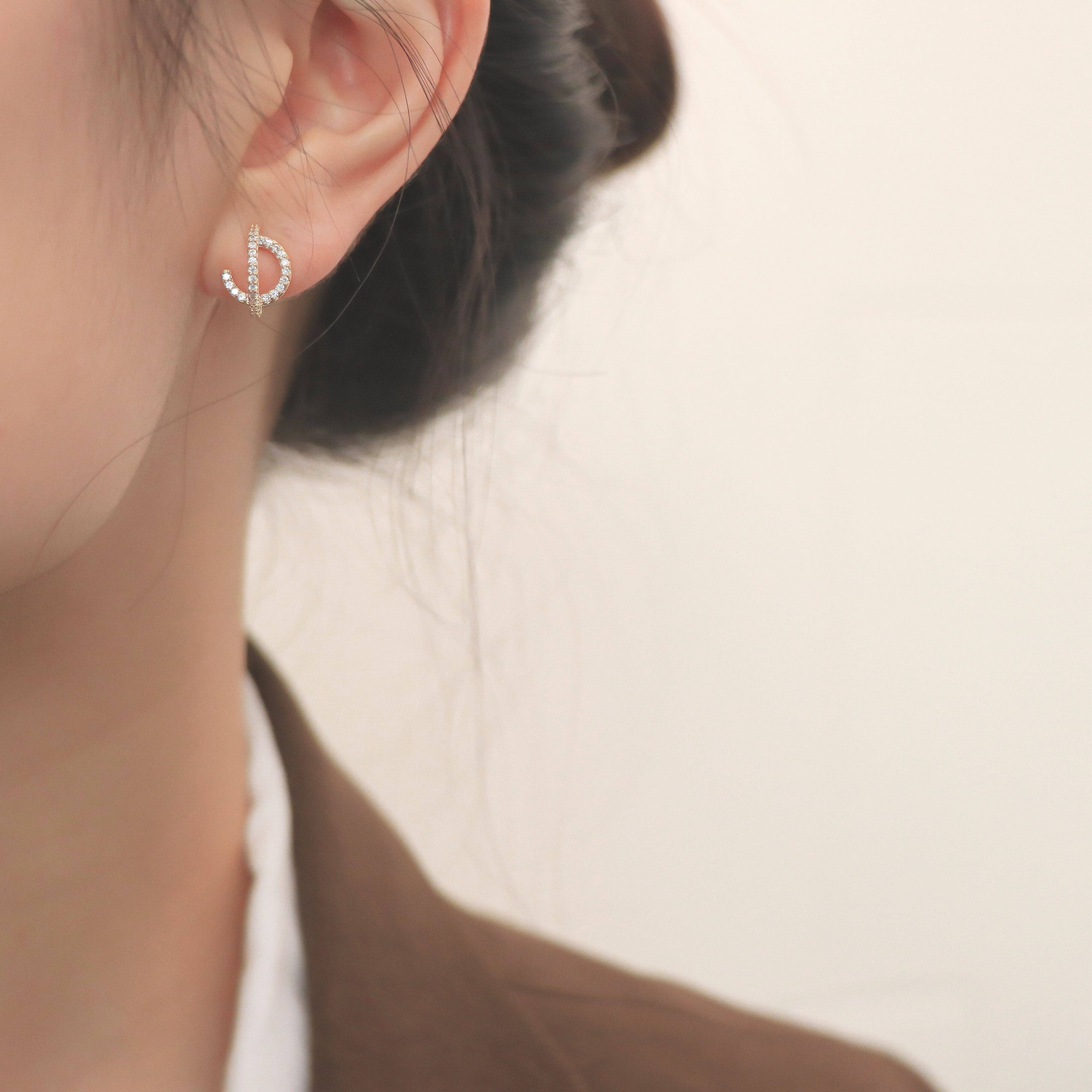 Due to the lack of Sting S925 silver needle simple small star air quality zirconium earrings small and versatile smart earrings earrings female