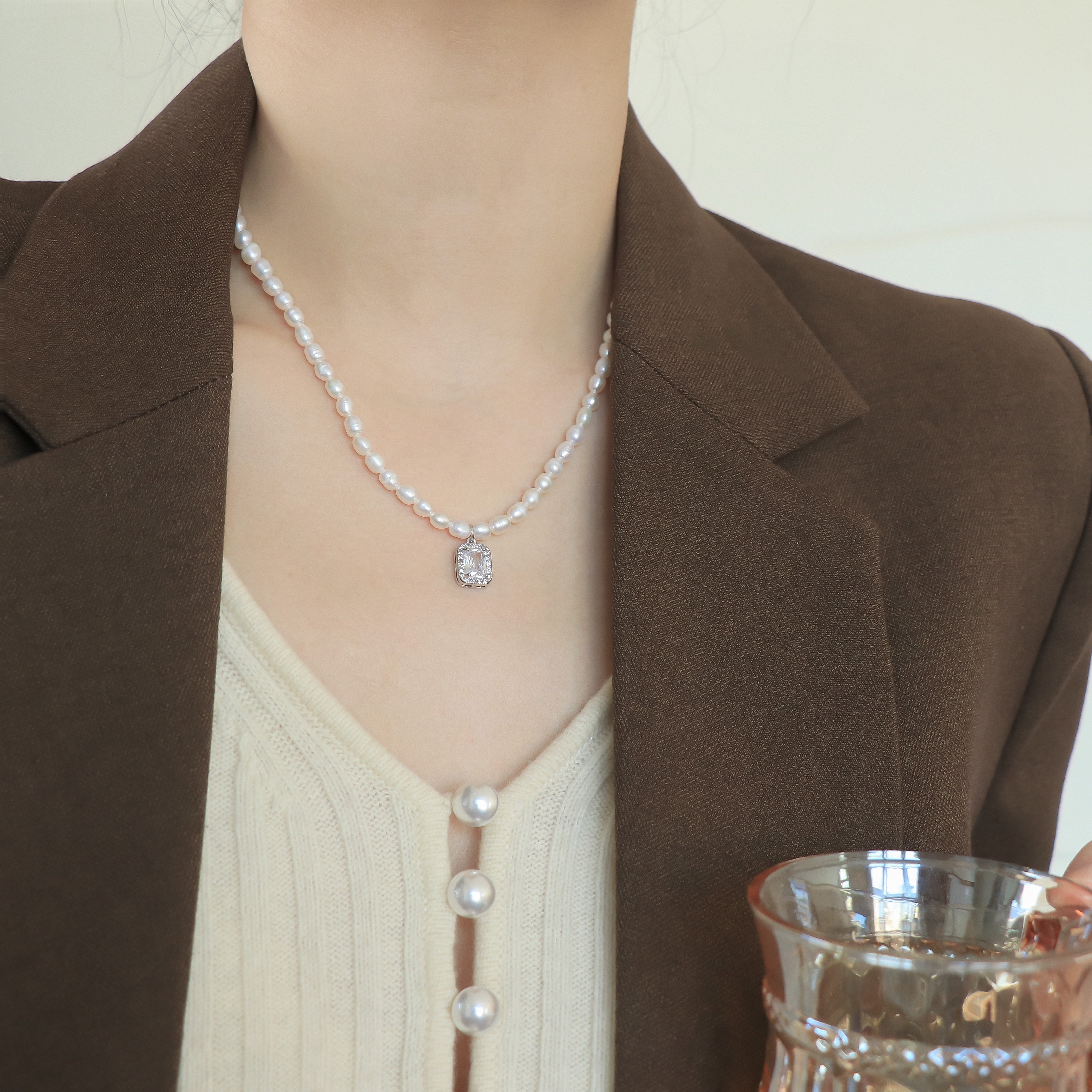 For Lack Of Stine Retro Freshwater Pearl Necklace 100 Hitch Fashion Zircons Lock Bone Chain Web Red Ornament Method Romance