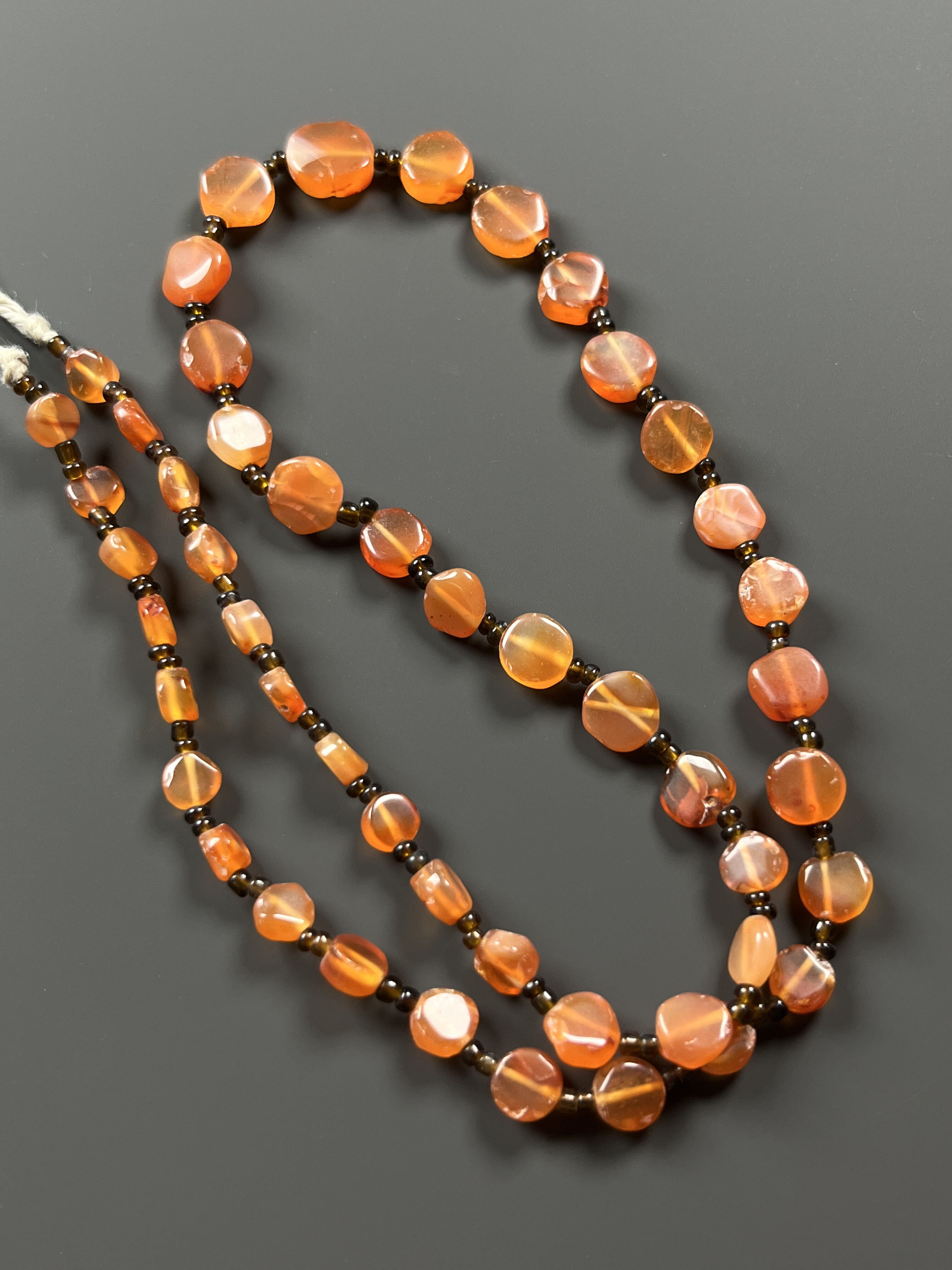 Gaogu carnelian beads, the smallest 4×2, the largest 5×3, a string of about 90