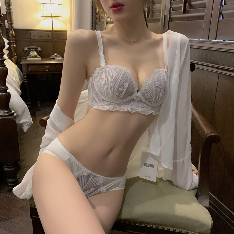 Latex lingerie women's bra gathered to close the pair of breast anti-sagging upper support adjustment type girl no underwire bra set