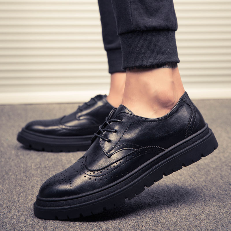 High School and Junior High School Students' Black Brogue Carved Leather Shoes for Men, Suitable for Pairing with Suits, Formal Wear, and Performances, Summer