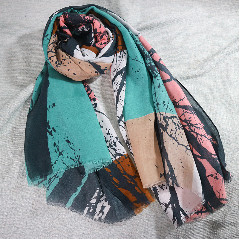 The new retro literary style Sen women's scarf Women's wild shawl Christmas Night color mix and match soft feel good