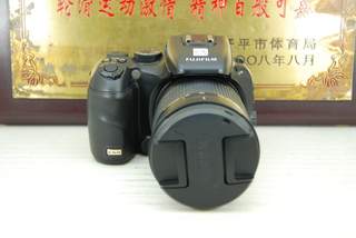 Fujifilm 12MP 14.3x optical zoom