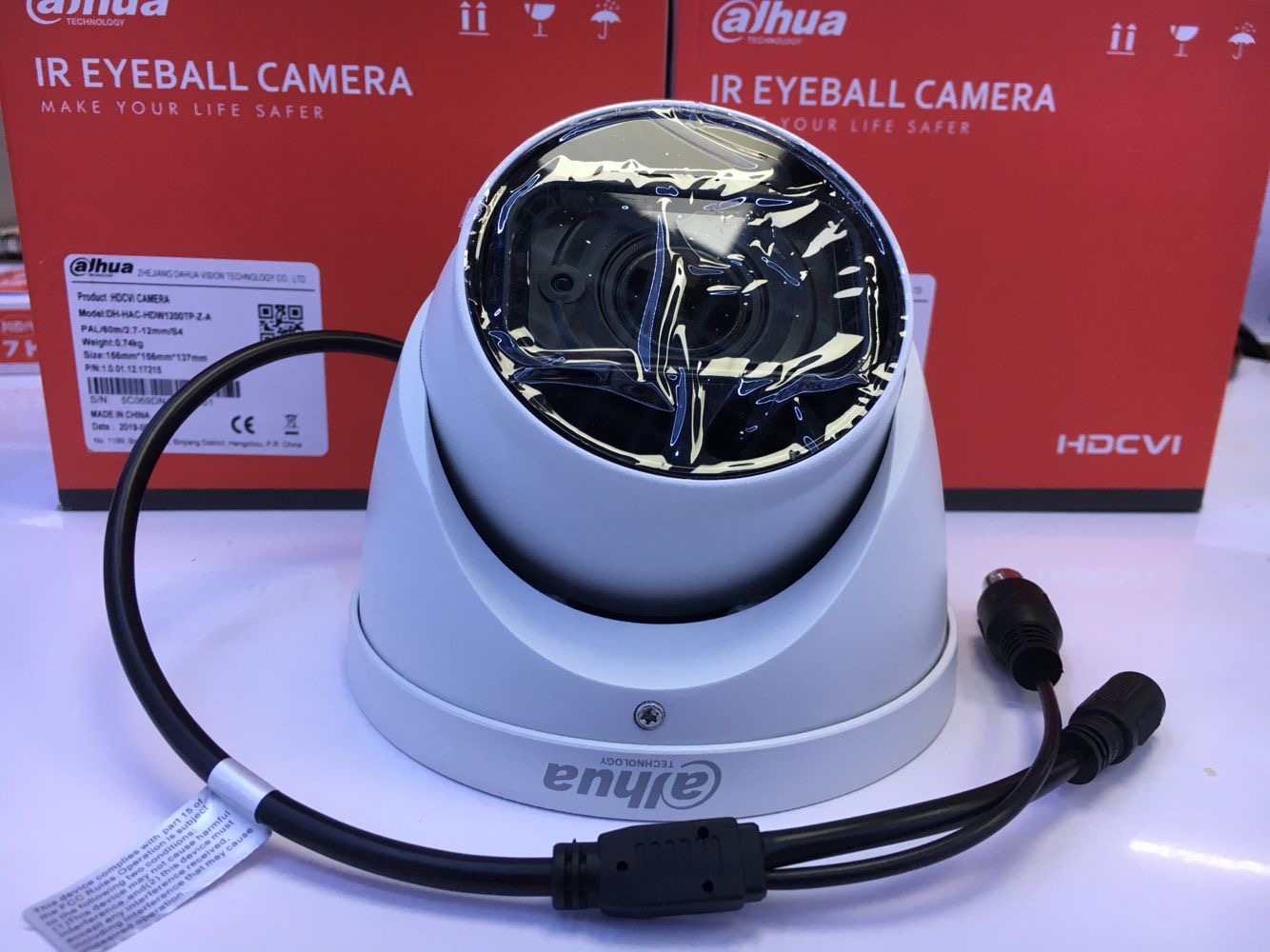 Dahua English version English200 ten thousand HAC-HDW1200T-Z-A zoom with audio spot