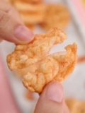 В период Hakata Yujia Limited Sakura Shrimp Fairy Fairy Crispy Rice Cake Маленькие закуски 46 г.
