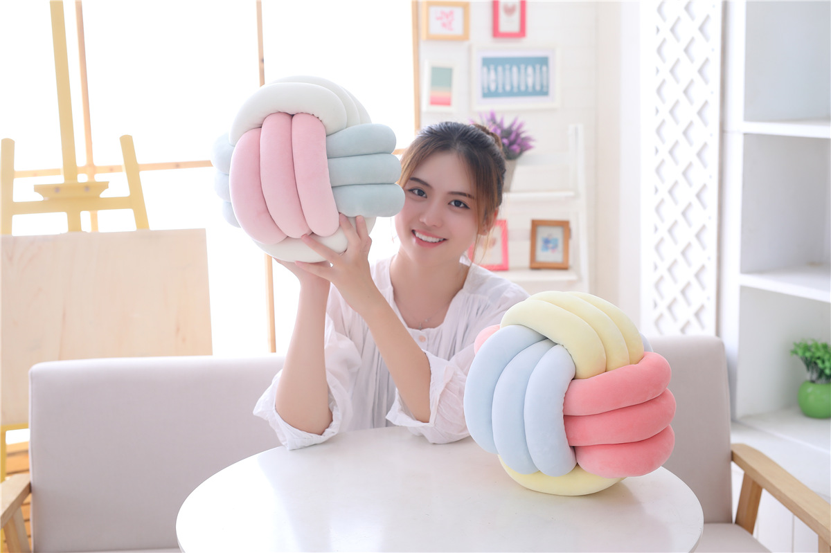 Rất tốt với cùng một nút thắt bóng sáng tạo Trung Quốc thắt nút bên gối đệm đồ chơi sang trọng nữ món quà sinh nhật - Đồ chơi mềm gấu bông bự