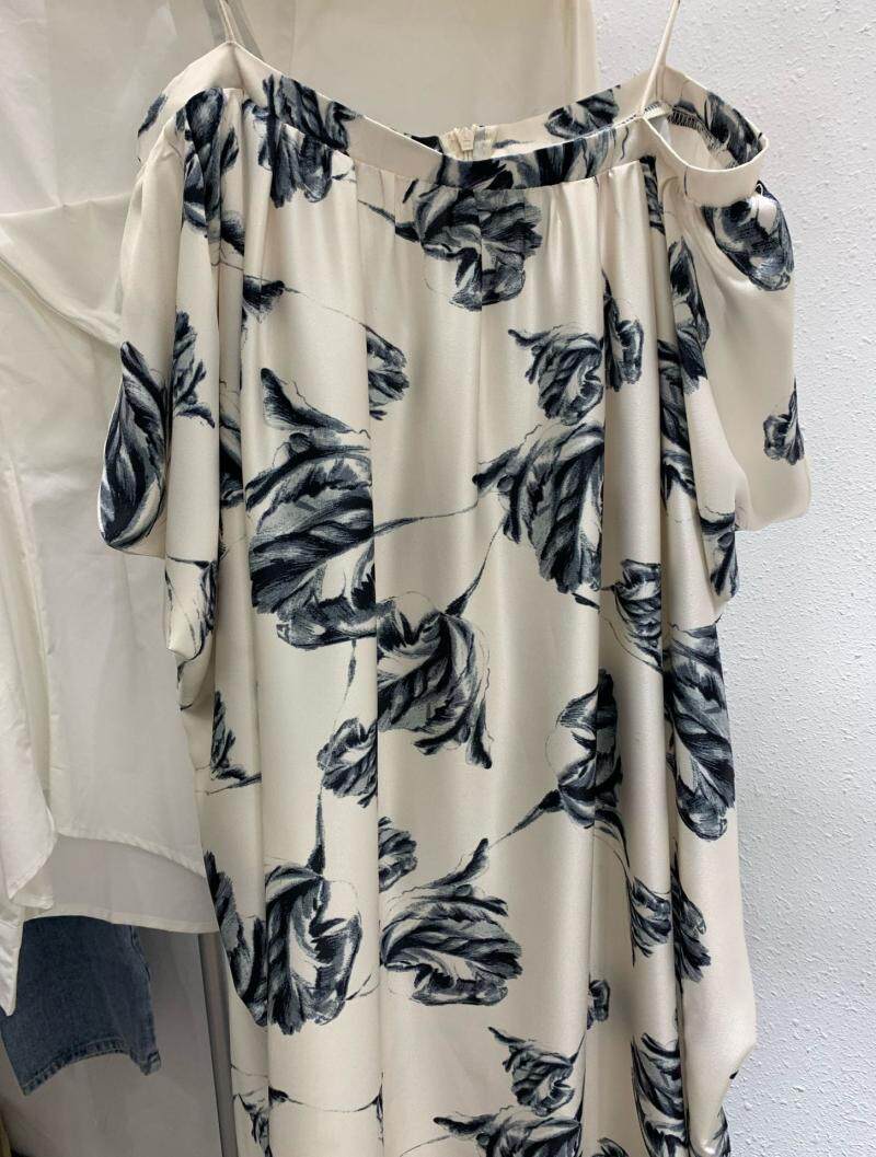 chic French retro high-end halter dress, summer ink-wash print, beach vacation, seaside photo long dress for women pic 4