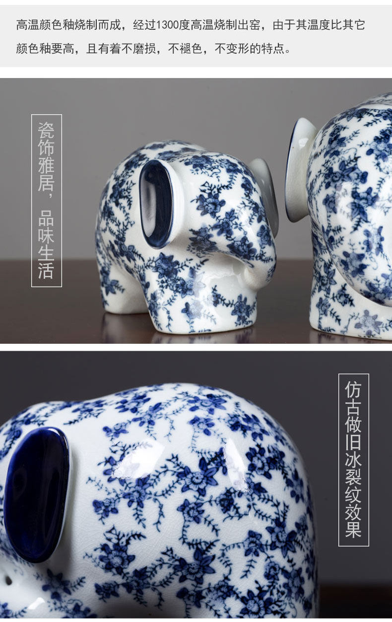 Jingdezhen ceramic elephant furnishing articles bridal chamber decorates a pair of blue and white porcelain like arts and crafts