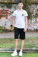 Хлопковая футболка, черные шорты