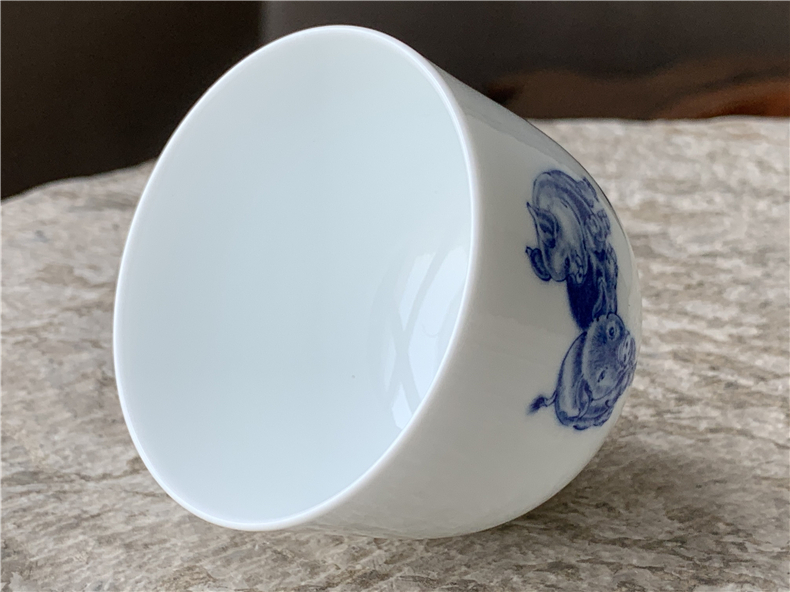 The smoke jingdezhen nine calcinations hand - made infiltrator (#) of The qianlong nine chicken cylinder of blue and white porcelain cup tea cups