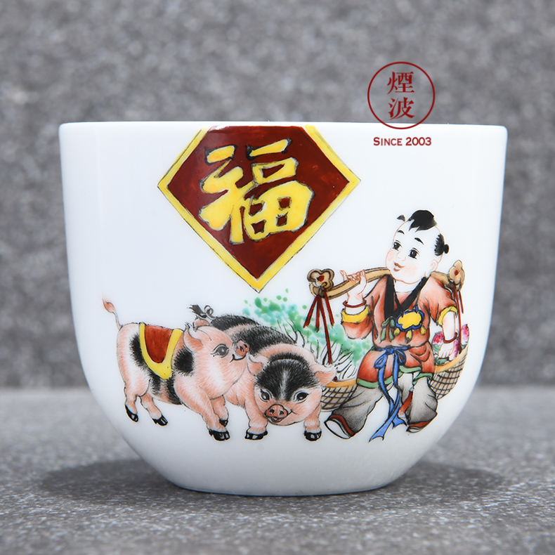 Those nine calcinations hand - made famille rose porcelain jingdezhen experienced painters fortune to meet the auspicious year of the pig chicken cylinder cup