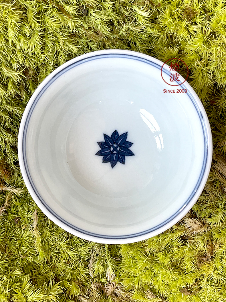 Jingdezhen spring auspicious jade Zou Jun up and imitation Ming blue and white tie up eight new system branch lilies painting sketch cup expressions using