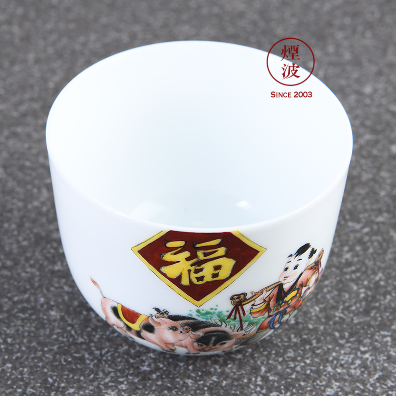 Those nine calcinations hand - made famille rose porcelain jingdezhen experienced painters fortune to meet the auspicious year of the pig chicken cylinder cup