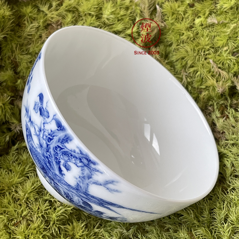 The smoke jingdezhen blue and white nine calcinations hand model of blue and white rock lotus flower heart cup sample tea cup