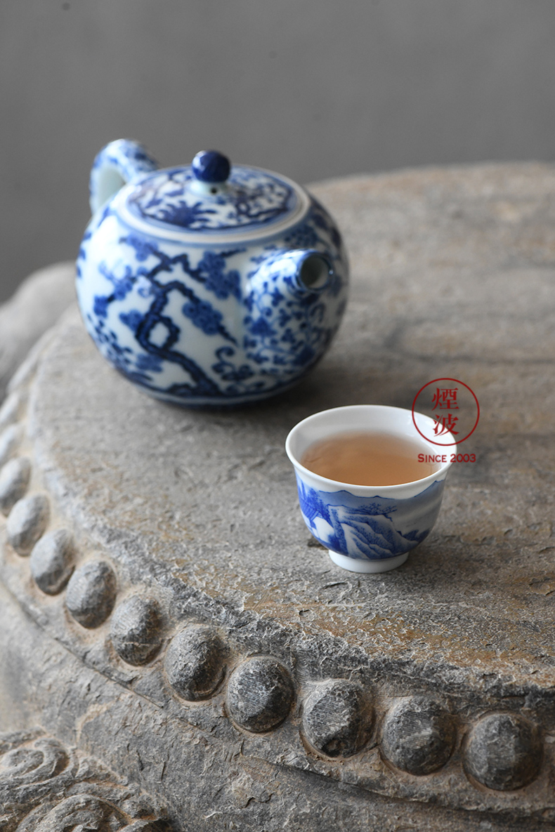 Jingdezhen spring auspicious jade Zou Jun up and the blue and white water rafting hut the bell cup eight new system